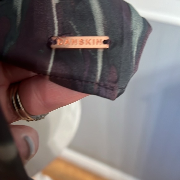 Danskin Women’s Top. NWT - Picture 2 of 6